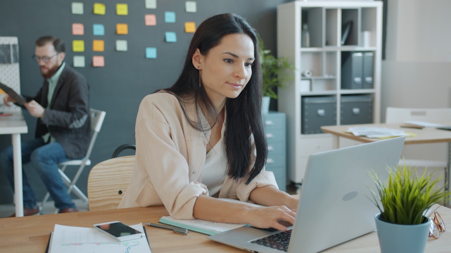 Profesional en puesto de trabajo adaptado, adaptación laboral